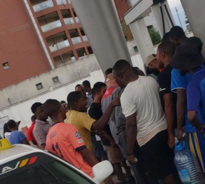 La escasez de combustible golpea por enésima vez la vida diaria de los habitantes de Malabo