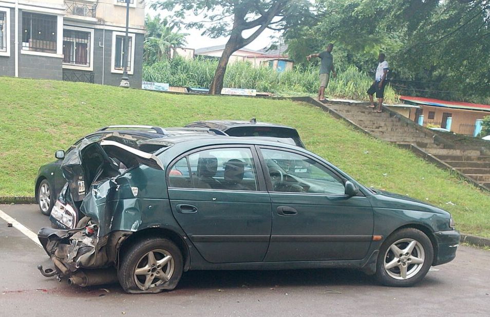 Un conductor se da a la fuga tras provocar choque múltiple de vehículos en San Juan
