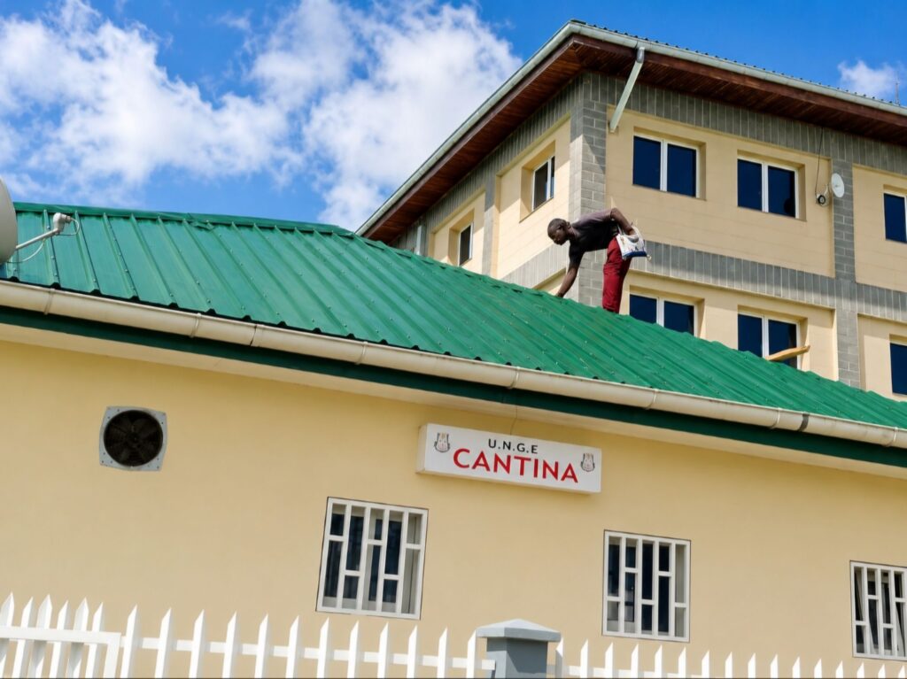 UNGE Bata avanza en la rehabilitación de su campus de cara al curso académico 2026-2027