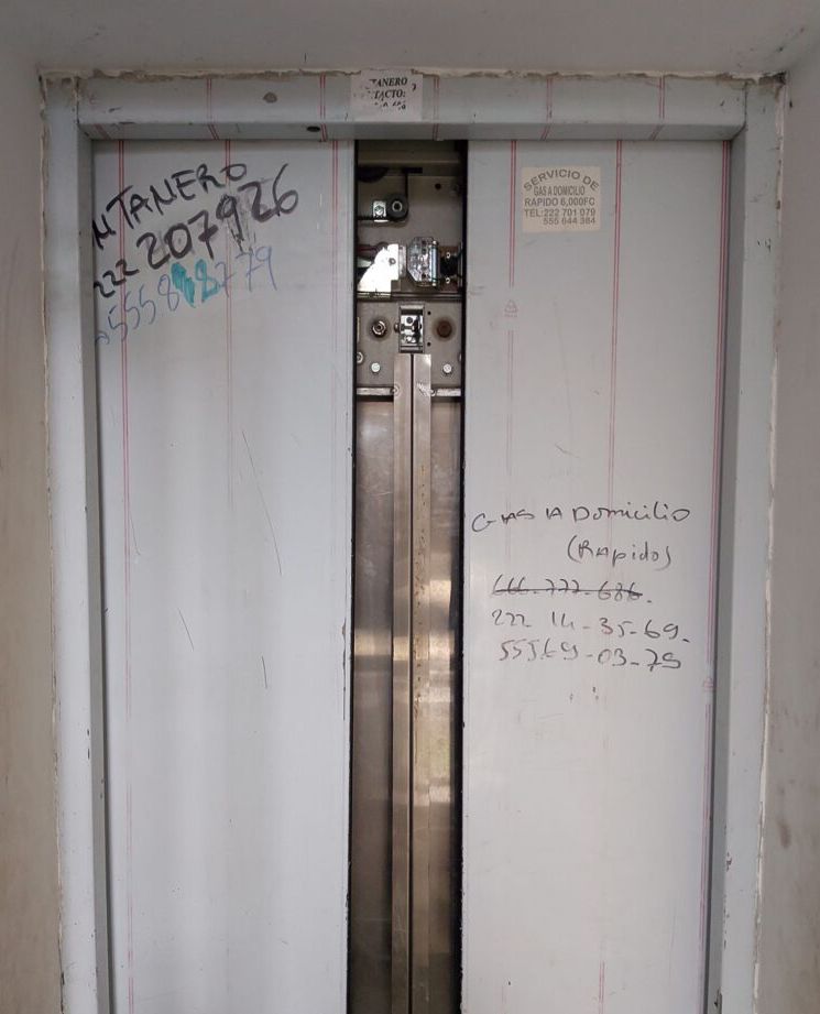 Numerosos ascensores de las viviendas sociales de San Juan llevan meses sin funcionar&nbsp;