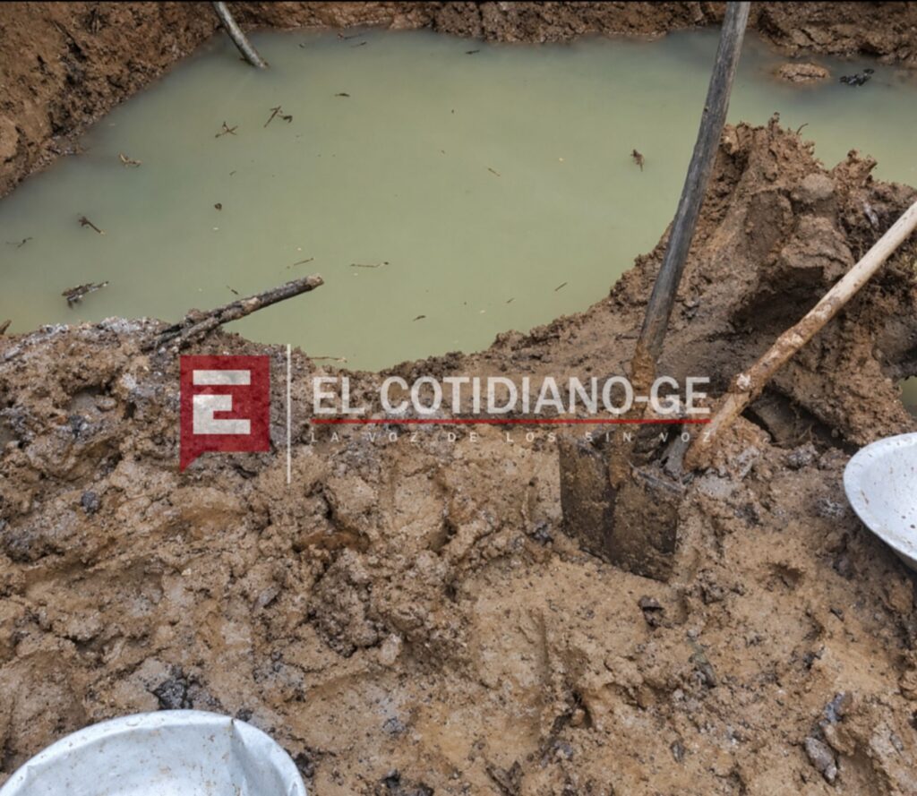 La excavación clandestina de oro cobra vida en los bosques de Guinea Ecuatorial