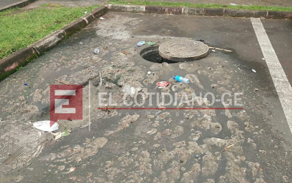 Inundación de lodo fecal en la zona ‘A’ de las viviendas sociales de San Juan